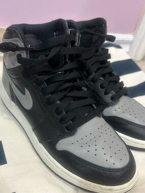 Air Jordan 1s size 6Y